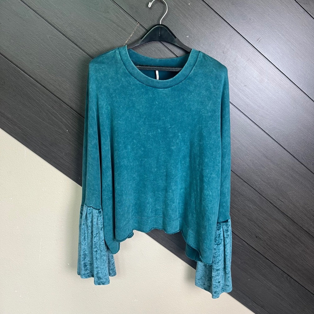 Free People Women's Oversized Velvet Bell Sleeve Sweatshirt Teal Large‎ Boho